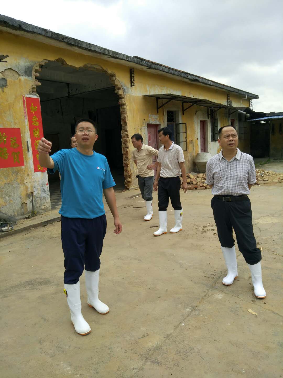 坚持非瘟防控和对外发展两不误 化危为机加快发展——AG超玩会电竞俱乐部控股督导养猪企业加强防疫和发展工作